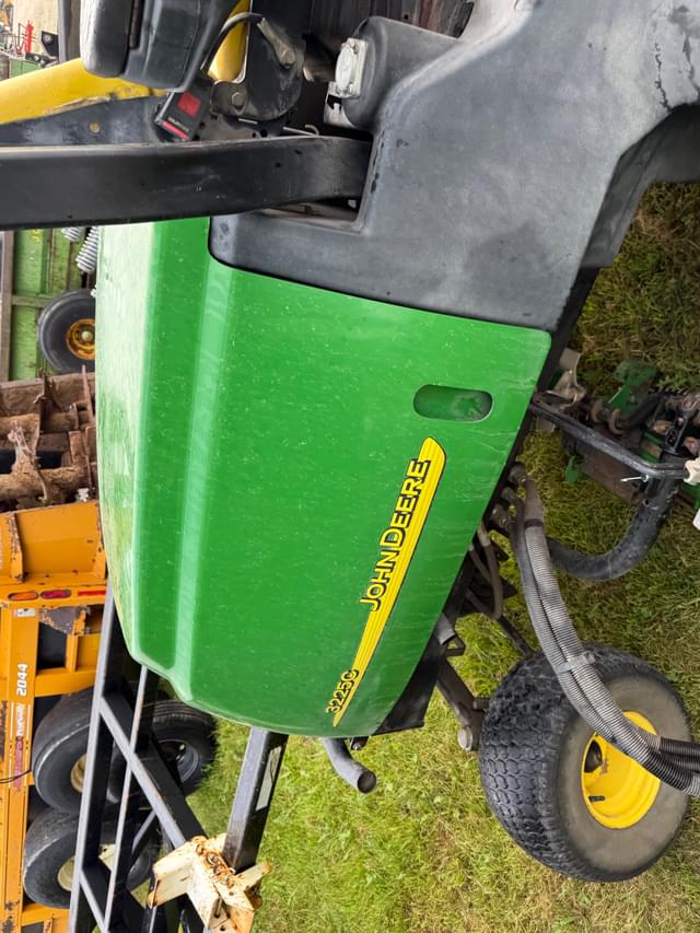 Image of John Deere 3225C equipment image 3