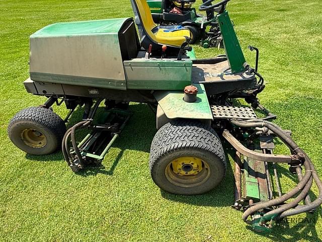 Image of John Deere 3235 equipment image 2