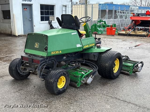 Image of John Deere 3235 equipment image 4