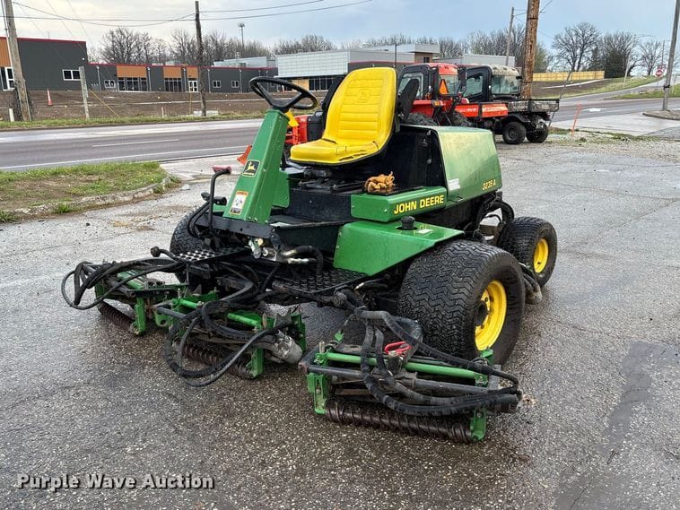 John Deere 3235 Equipment Image0