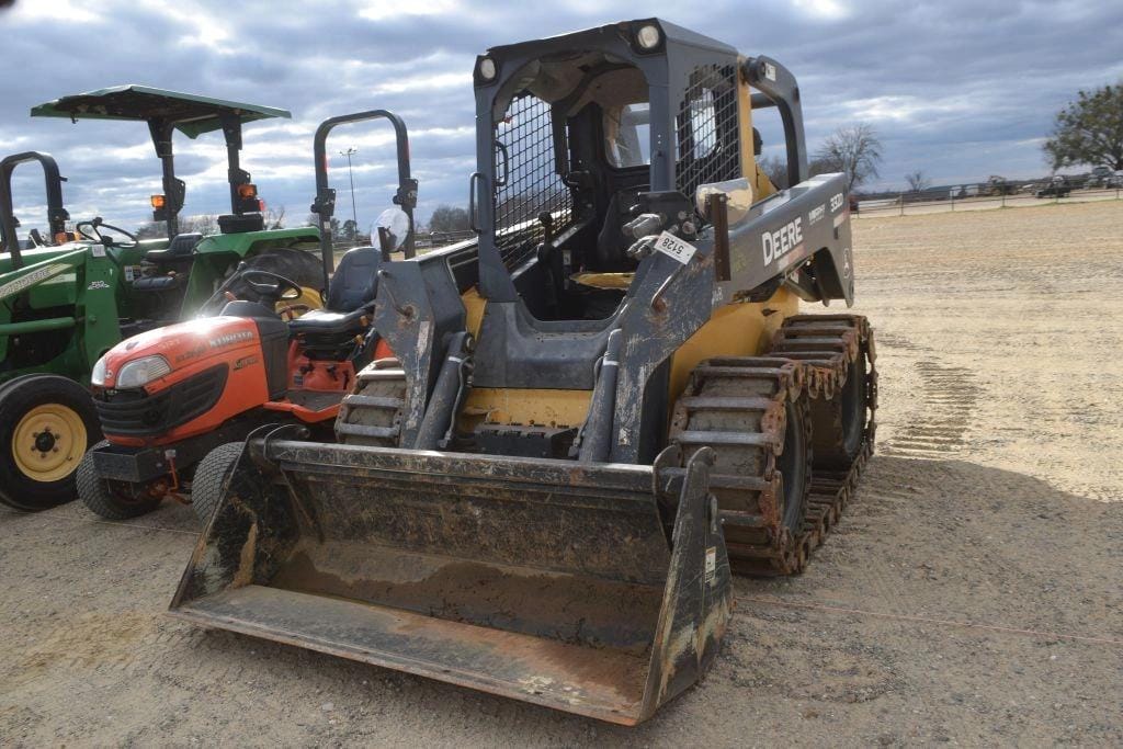 John Deere 332D Equipment Image0