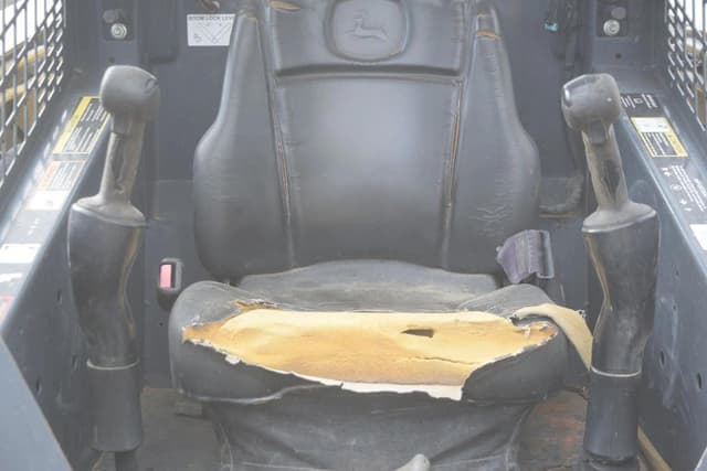 Image of John Deere 332D equipment image 4