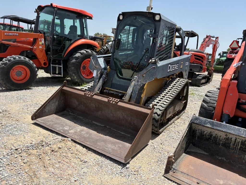 John Deere 323D Equipment Image0