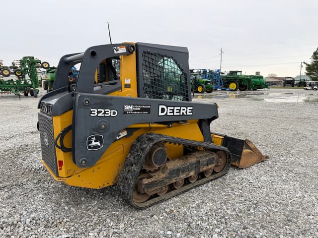 Image of John Deere 323D equipment image 3
