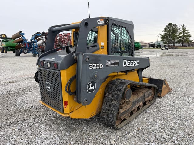 Image of John Deere 323D equipment image 4