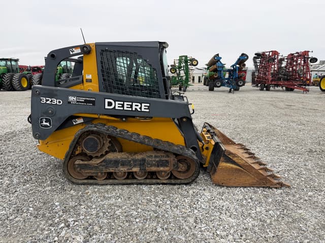 Image of John Deere 323D equipment image 2