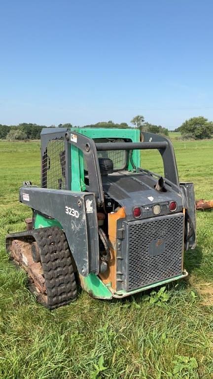 Image of John Deere 323D equipment image 3