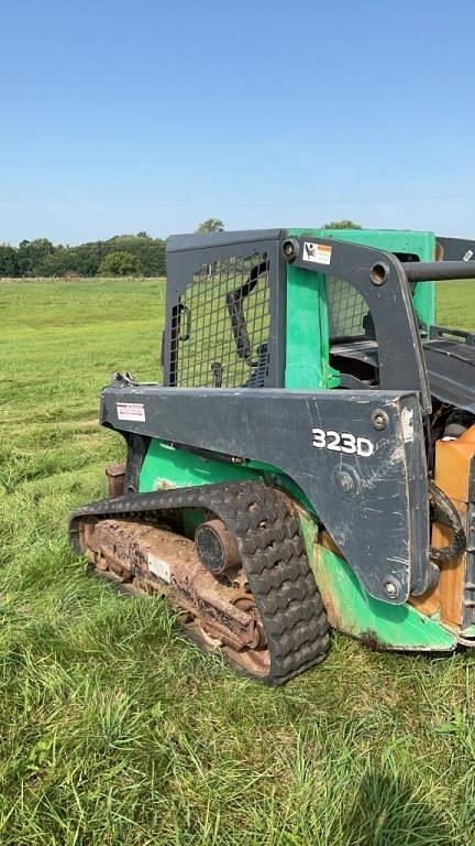 Image of John Deere 323D equipment image 4