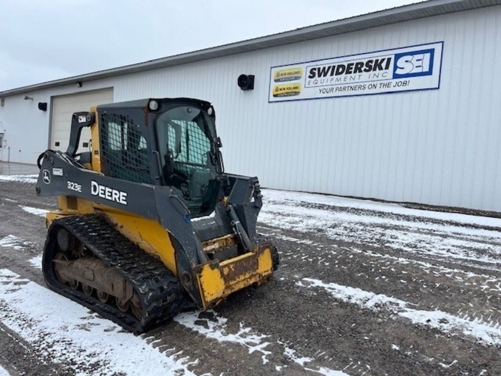 2015 John Deere 323E Equipment Image0