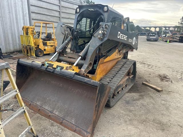 Image of John Deere 323E equipment image 2