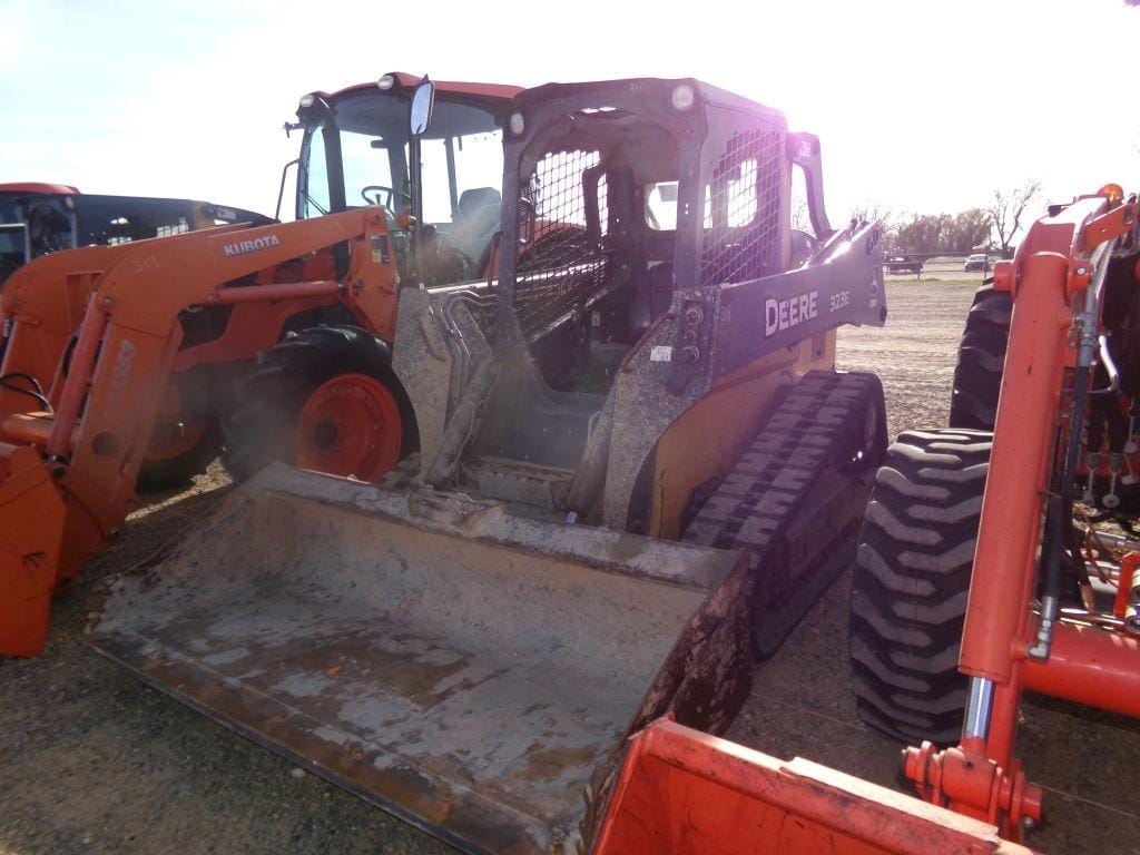 John Deere 323E Equipment Image0