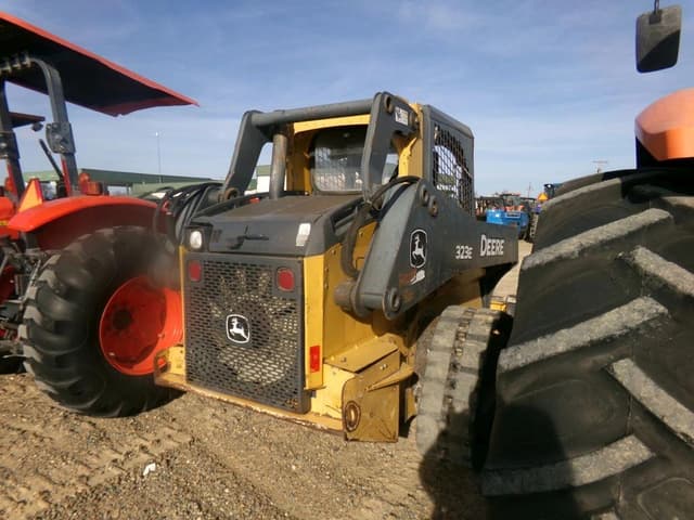 Image of John Deere 323E equipment image 2
