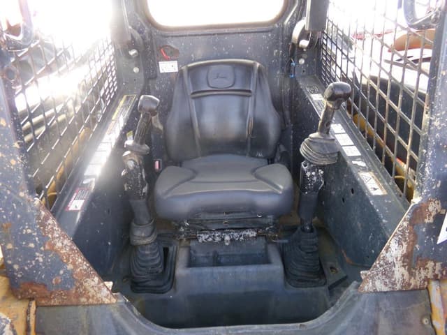 Image of John Deere 323E equipment image 4