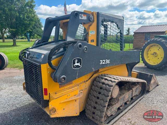 Image of John Deere 323E equipment image 4