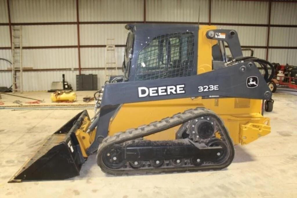 Main image John Deere 323E