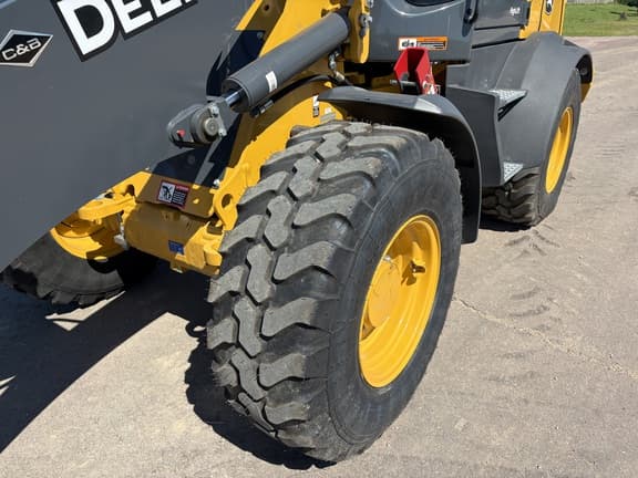 Image of John Deere 324P equipment image 2