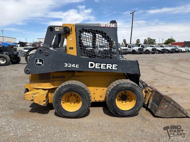 Image of John Deere 324E equipment image 3