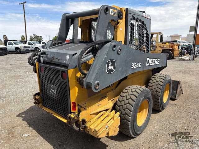 Image of John Deere 324E equipment image 4