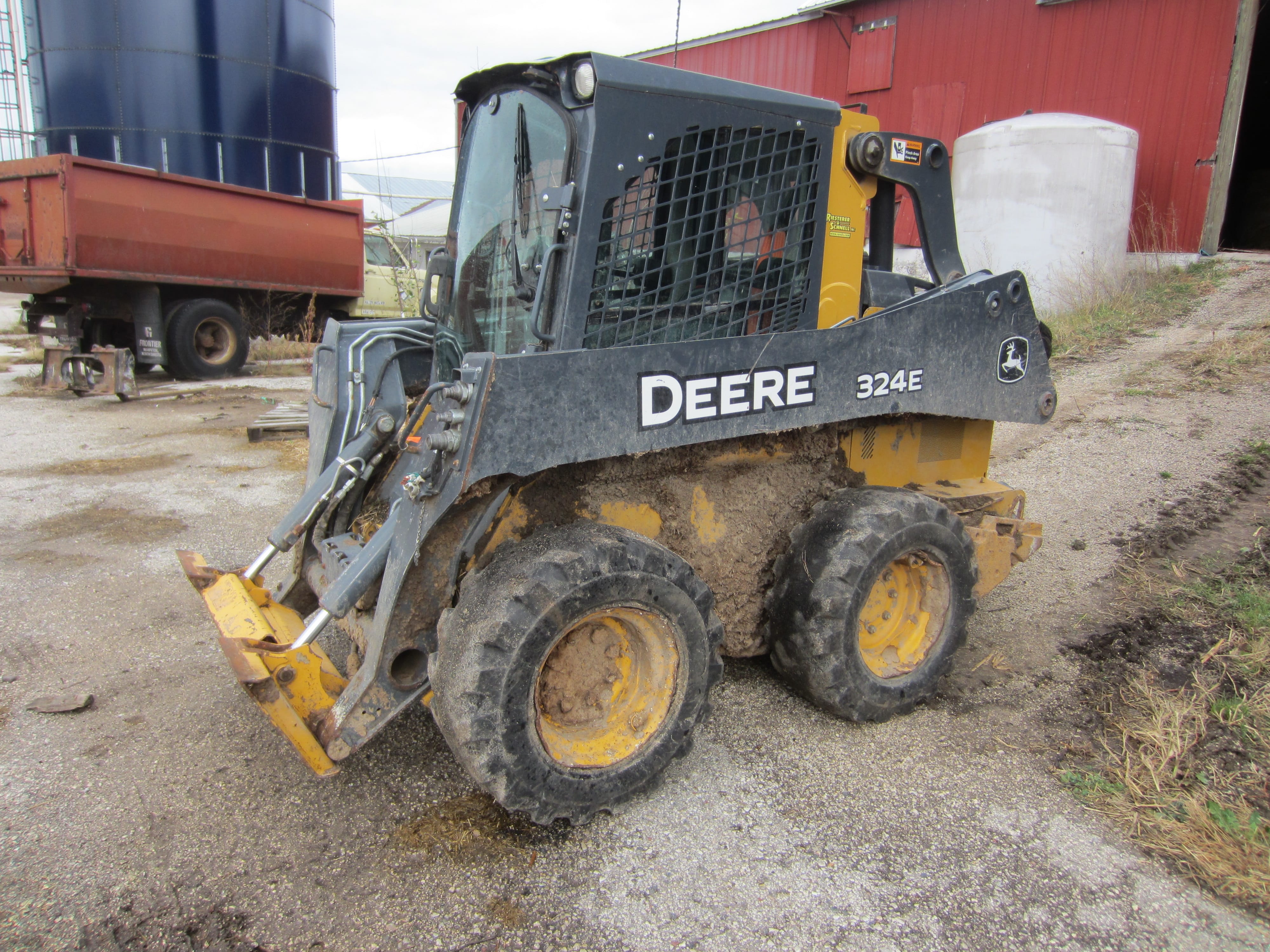 Main image John Deere 324E