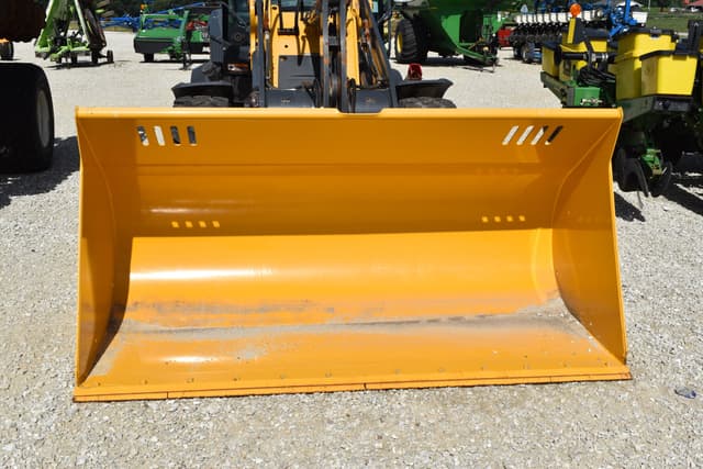 Image of John Deere 324L equipment image 3