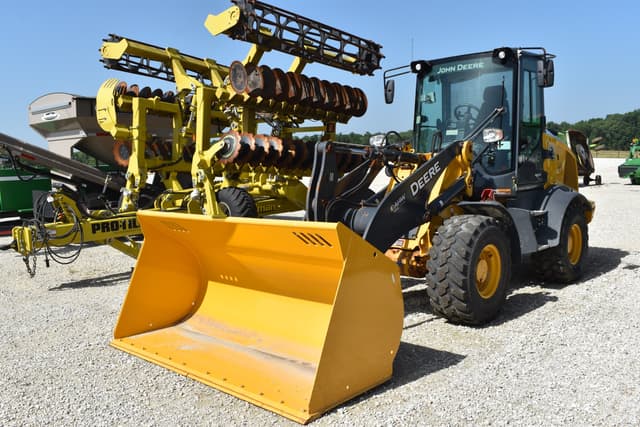 Image of John Deere 324L equipment image 2