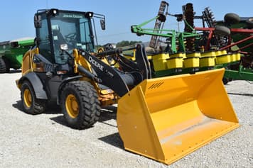 Main image John Deere 324L