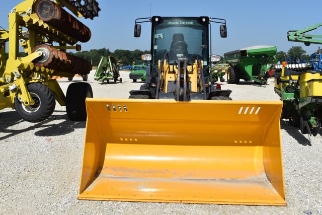 Image of John Deere 324L equipment image 1