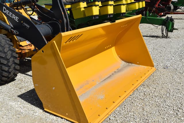 Image of John Deere 324L equipment image 4