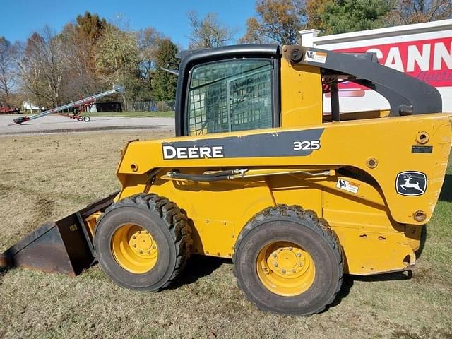 Image of John Deere 325 equipment image 4