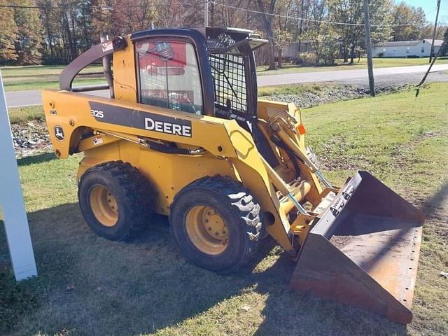 Image of John Deere 325 equipment image 2