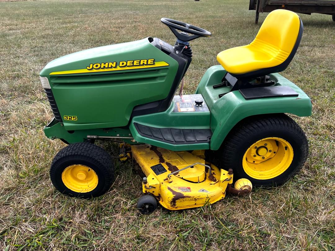 Image of John Deere 325 Primary image
