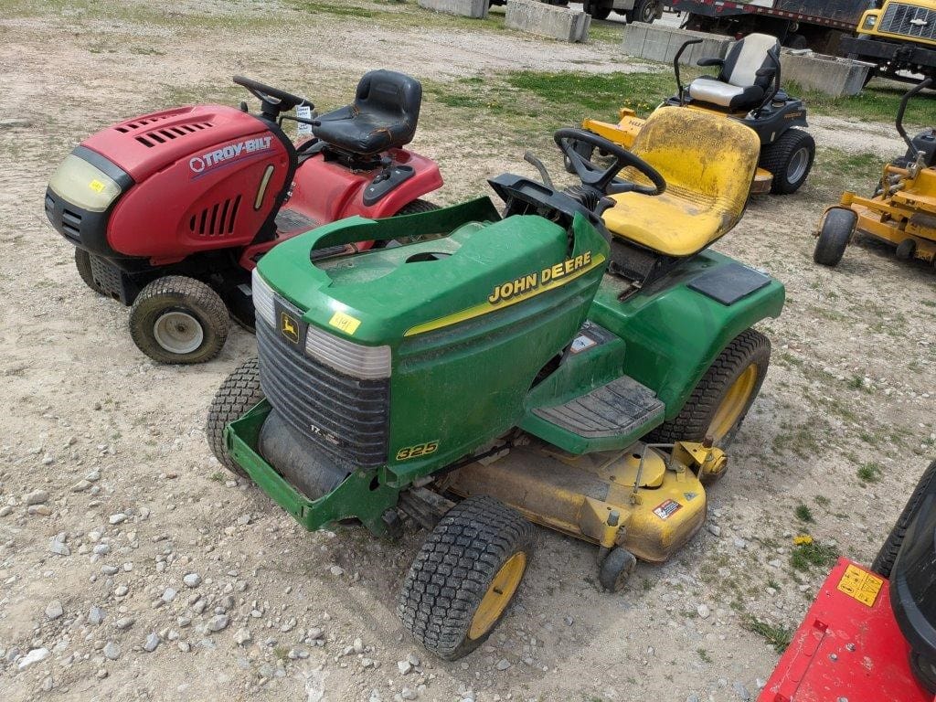 John Deere 325 Equipment Image0