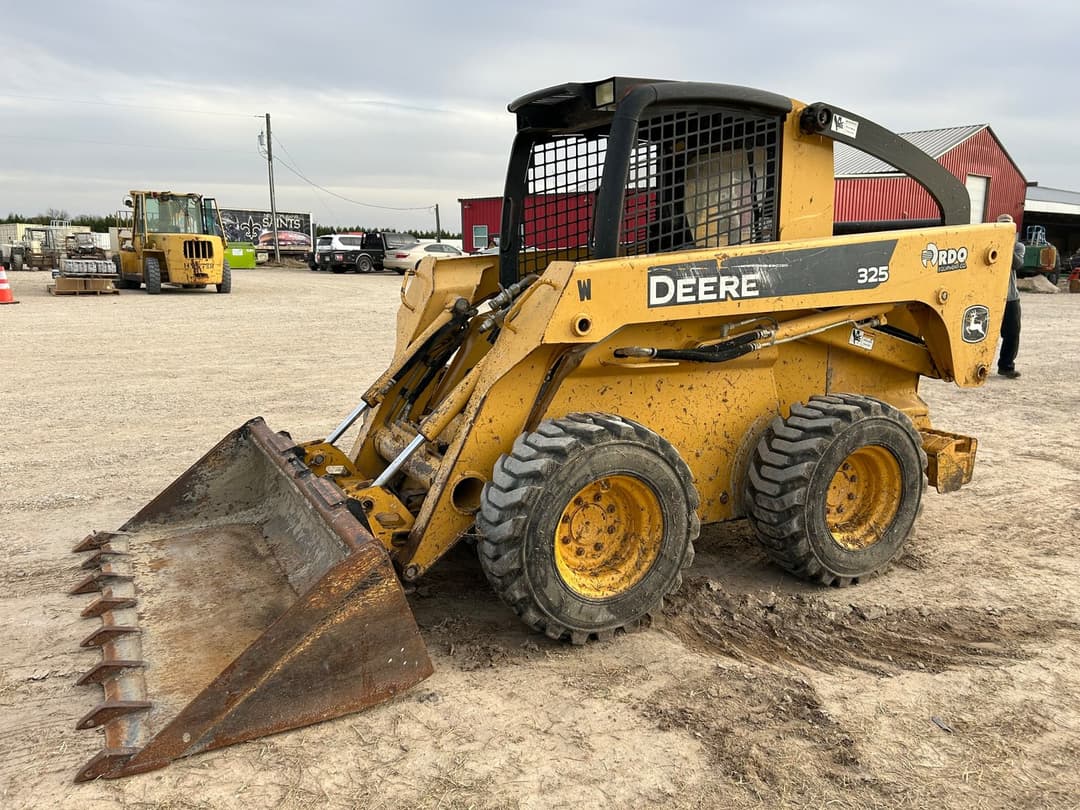 Image of John Deere 325 Primary image
