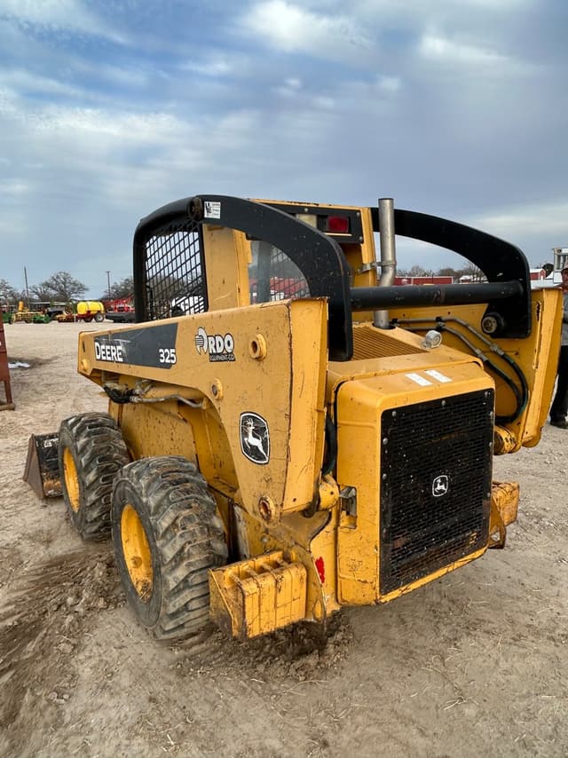 Image of John Deere 325 equipment image 2