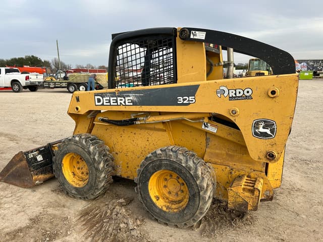Image of John Deere 325 equipment image 3