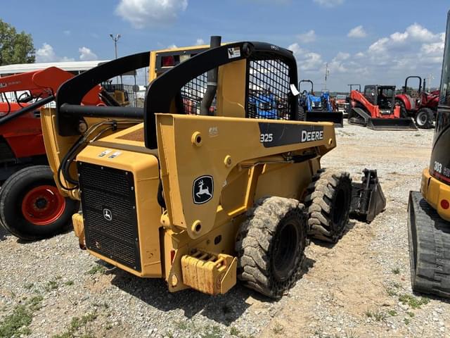 Image of John Deere 325 equipment image 2