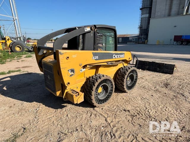Image of John Deere 325 equipment image 3