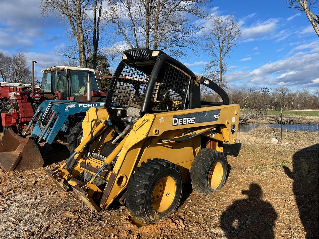 Image of John Deere 325 Primary image