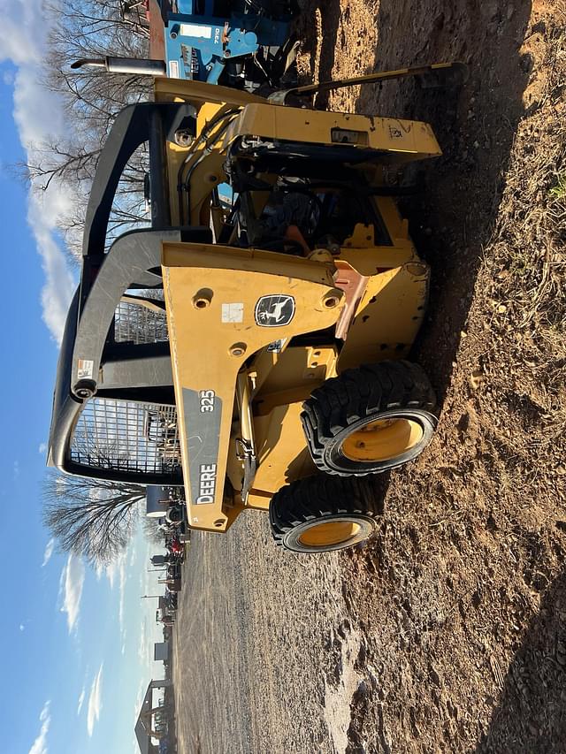 Image of John Deere 325 equipment image 1