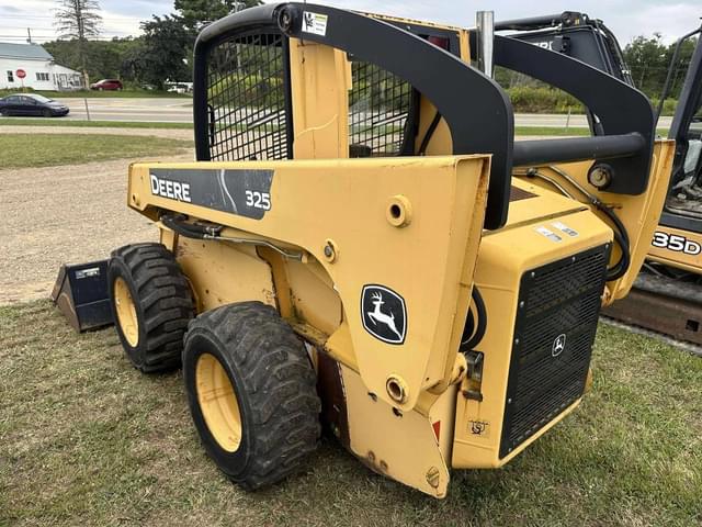 Image of John Deere 325 equipment image 2