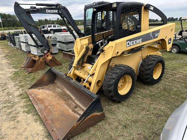 Image of John Deere 325 equipment image 1