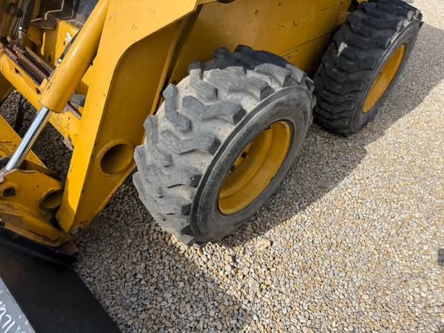 Image of John Deere 325 equipment image 4