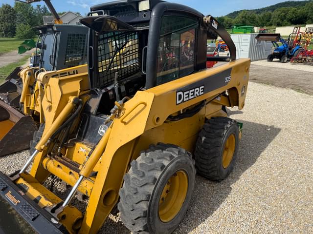 Image of John Deere 325 equipment image 3