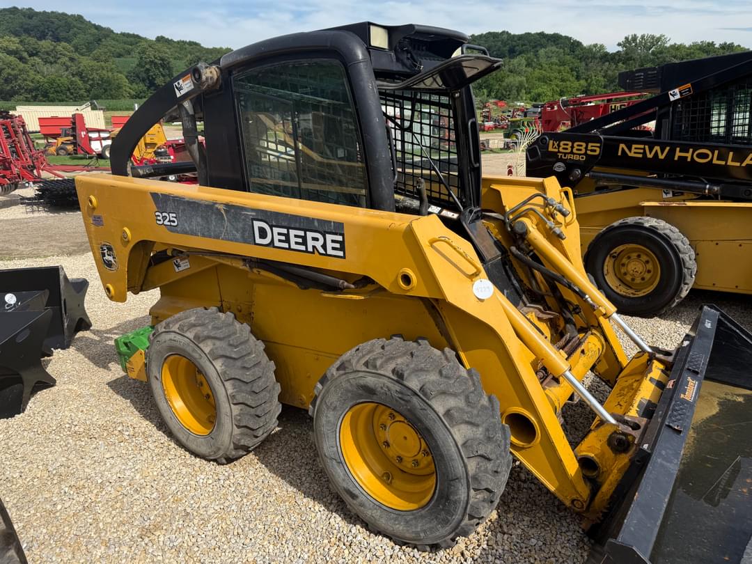 Image of John Deere 325 Primary image