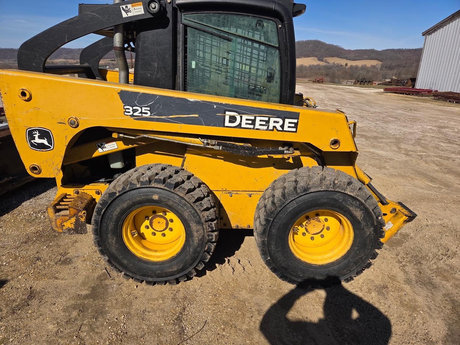 John Deere 325 Equipment Image0