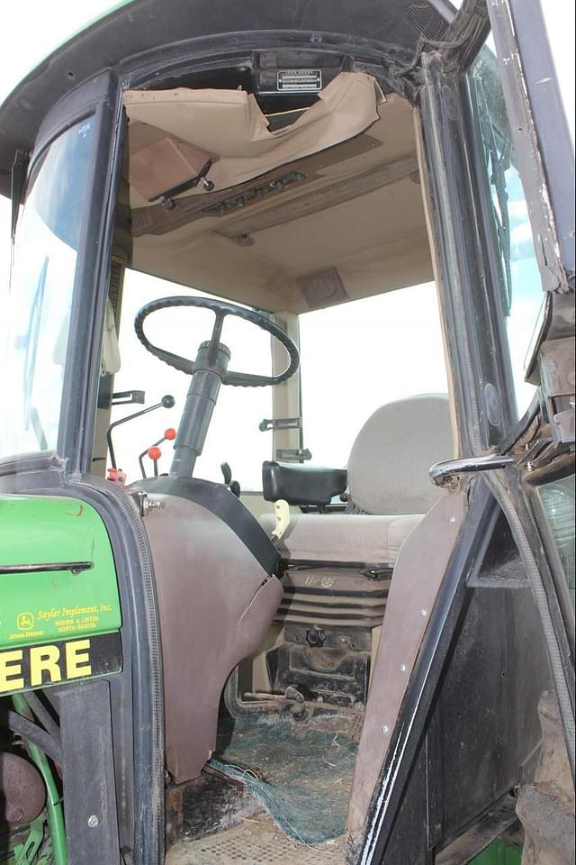 Image of John Deere 3255 equipment image 4