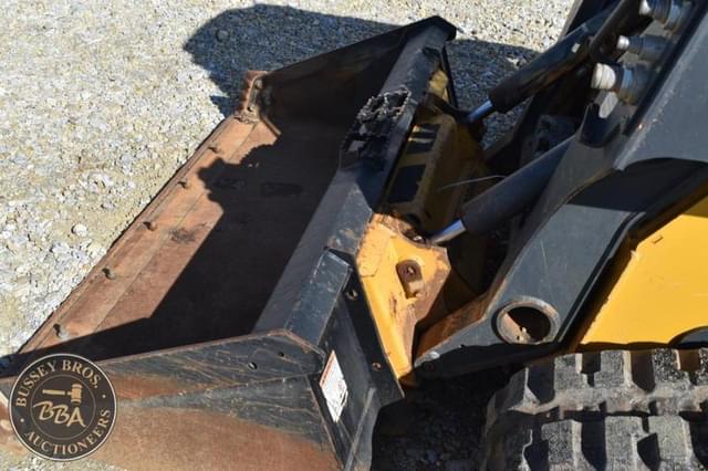 Image of John Deere 325G equipment image 3