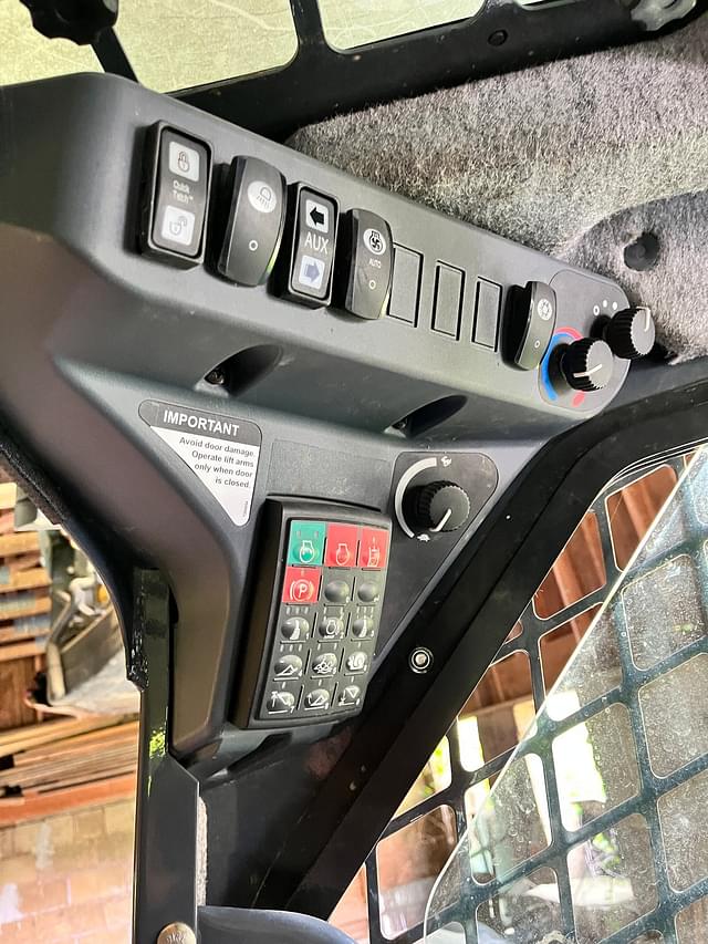 Image of John Deere 326E equipment image 3