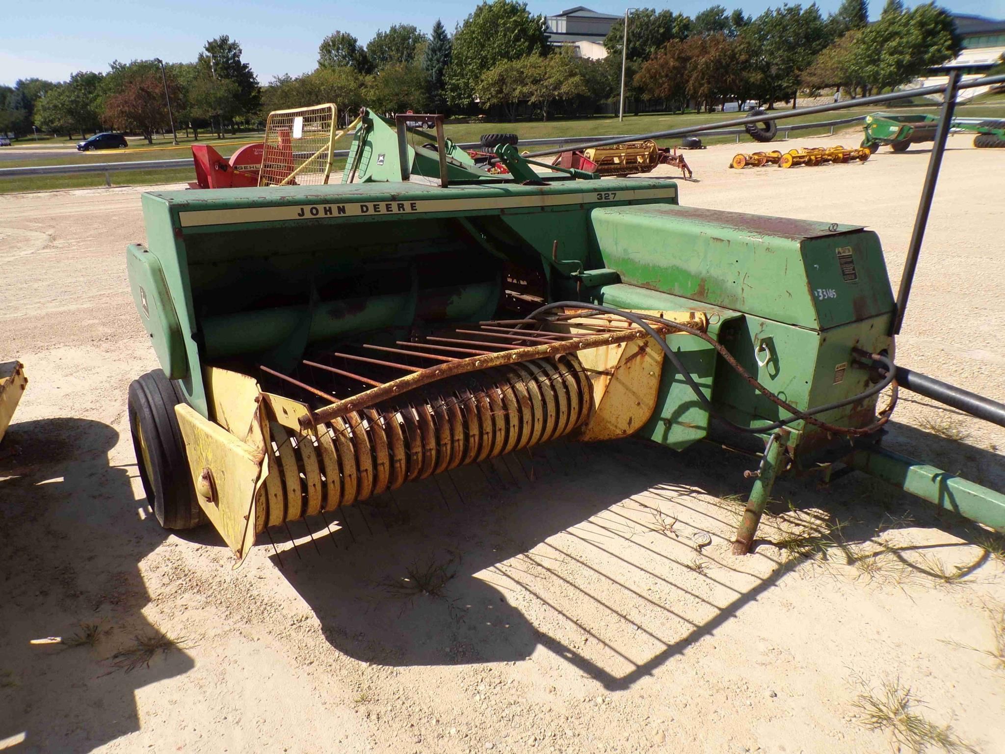 John Deere 327 Equipment Image0
