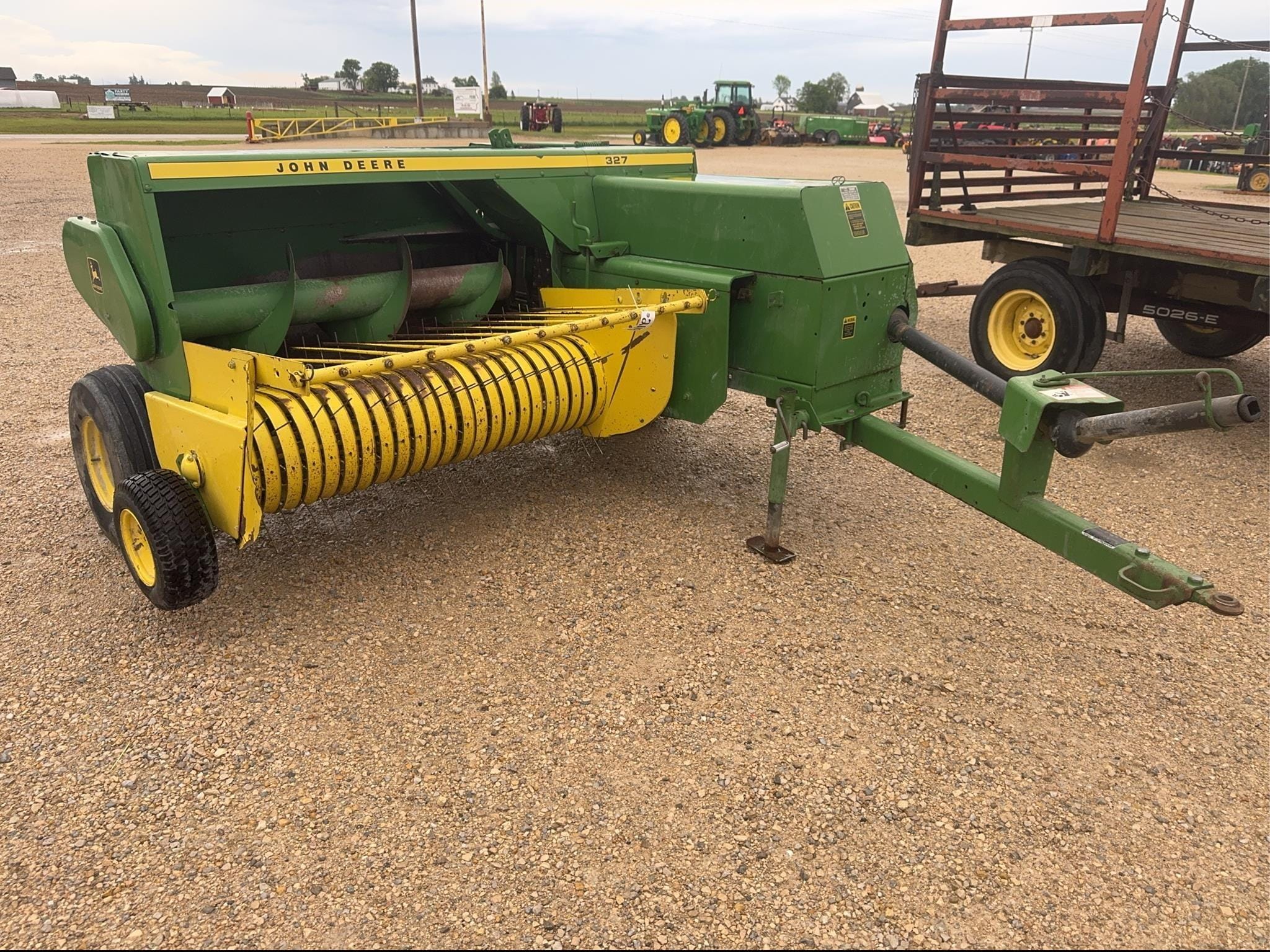 John Deere 327 Equipment Image0
